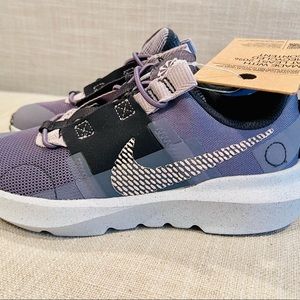 Nike little girls sneaker size 13